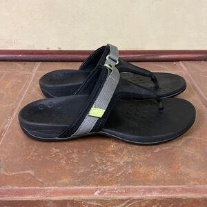VIONIC TIFFANY TOE POST SANDAL SIZE 6